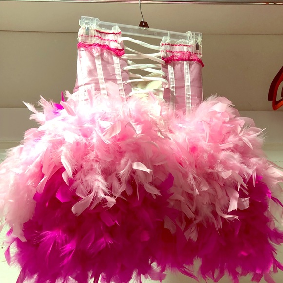 Custom corset with feathers - Picture 3 of 6